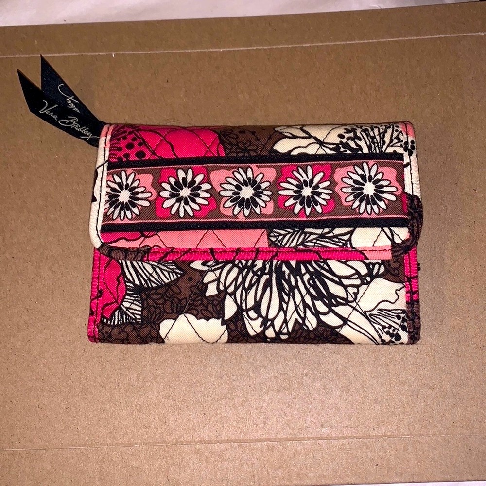 Vera Bradley Wallet Great Shape no holes to issues at all - Picture 1 of 7